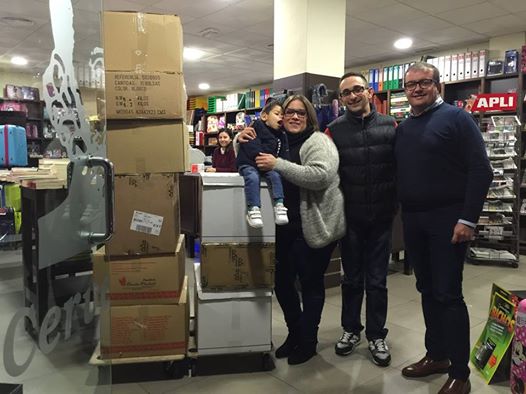 Almendralejo Noticias Te gusta esta página · 15 de febrero ·    tvalmendralejo y Librería Cervantes entregan más de 60.000 tapones a Pablo, que nos quiso acompañar junto a sus padres en la recogida.  Os recordamos que sigue habiendo muchos puntos de recogida de tapones, no los tires, ayuda a Pablo a que tenga mejor calidad de vida.  TAPONES PARA PABLO