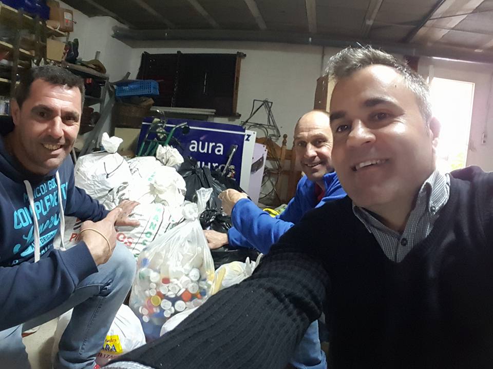 más tapones donados por la gente de los pueblos de cabeza la vaca La Parra Salvaleon y Barcarrota muchas gracias